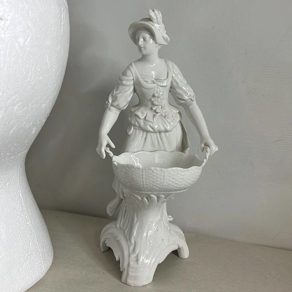 KPM BERLIN PORCELAIN LADY‎ BASKET SWEET MEAT DISH